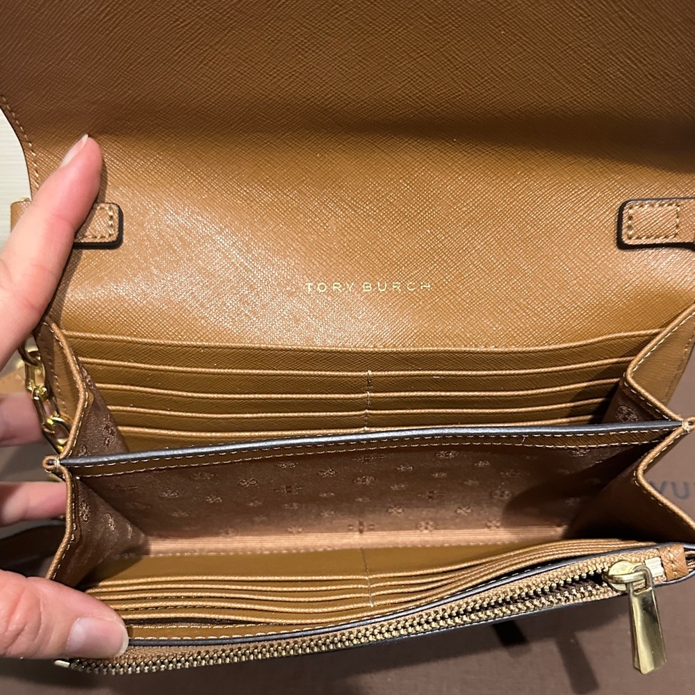 Tory Burch Robinson chain  Wallet - Picture 2 of 3